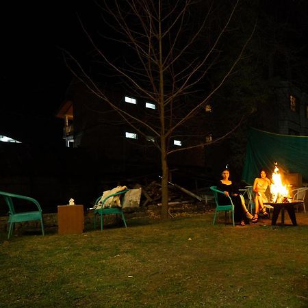 Hotel Rising Star Near To Mall Road #Budgetfriendly #Bigrooms #Garden #Bonfire #Parking #Forestview #Mountainview Manāli Exteriör bild