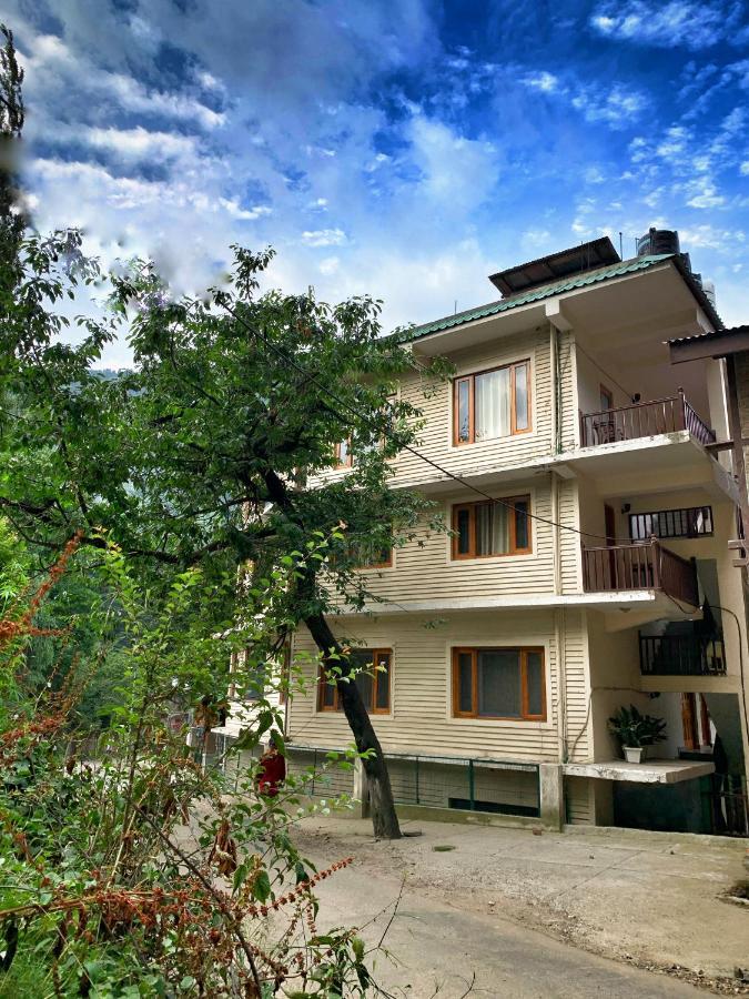 Hotel Rising Star Near To Mall Road #Budgetfriendly #Bigrooms #Garden #Bonfire #Parking #Forestview #Mountainview Manāli Exteriör bild