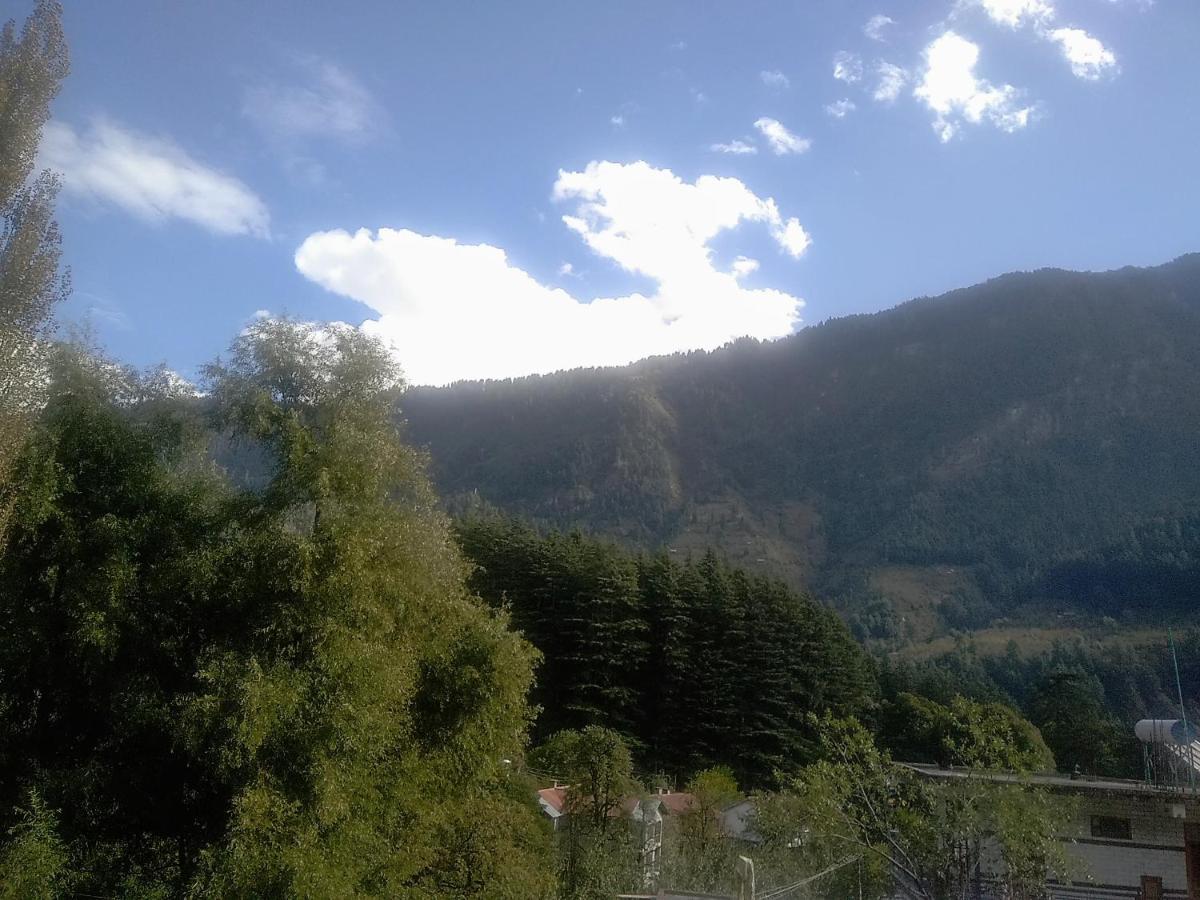 Hotel Rising Star Near To Mall Road #Budgetfriendly #Bigrooms #Garden #Bonfire #Parking #Forestview #Mountainview Manāli Exteriör bild