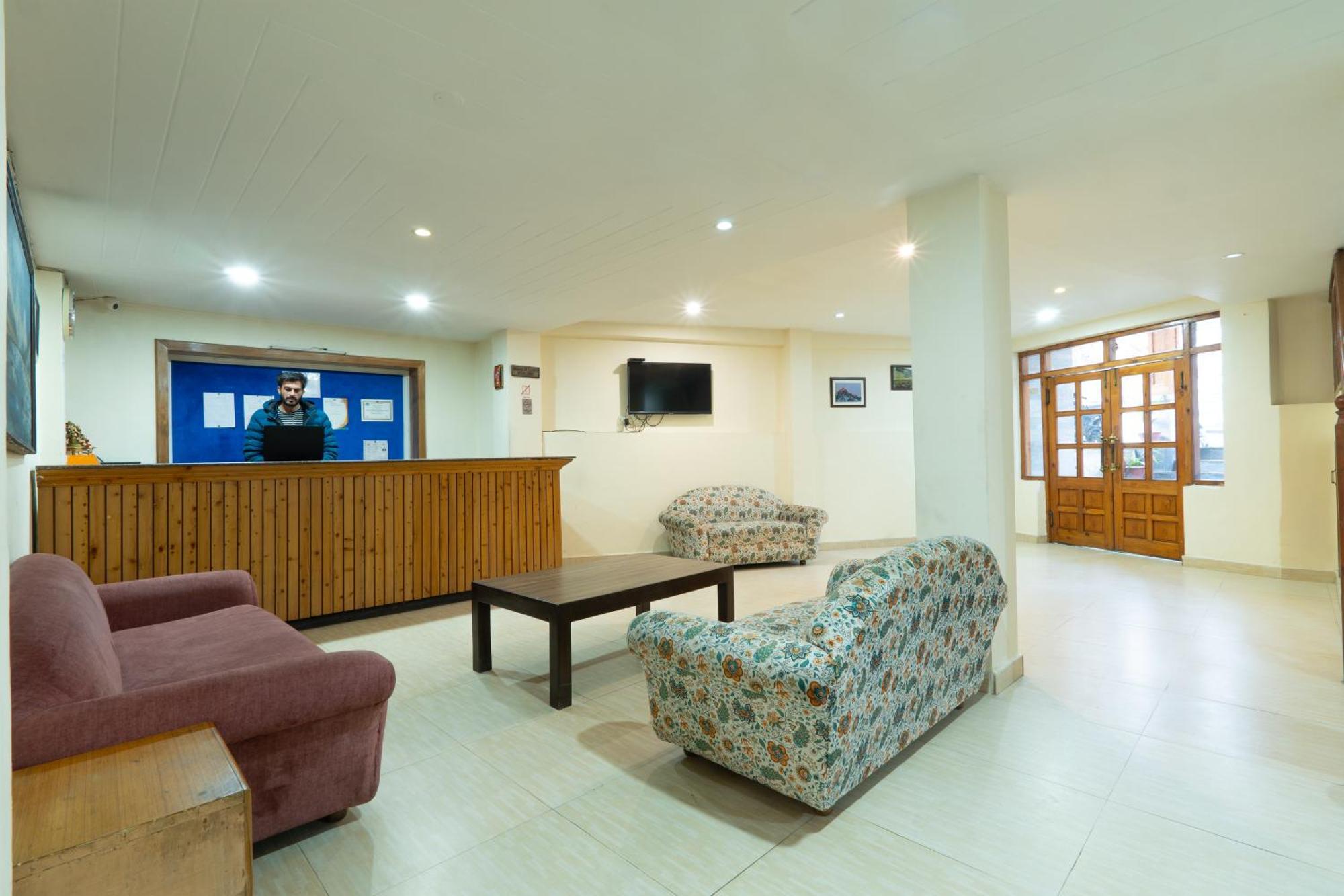 Hotel Rising Star Near To Mall Road #Budgetfriendly #Bigrooms #Garden #Bonfire #Parking #Forestview #Mountainview Manāli Exteriör bild