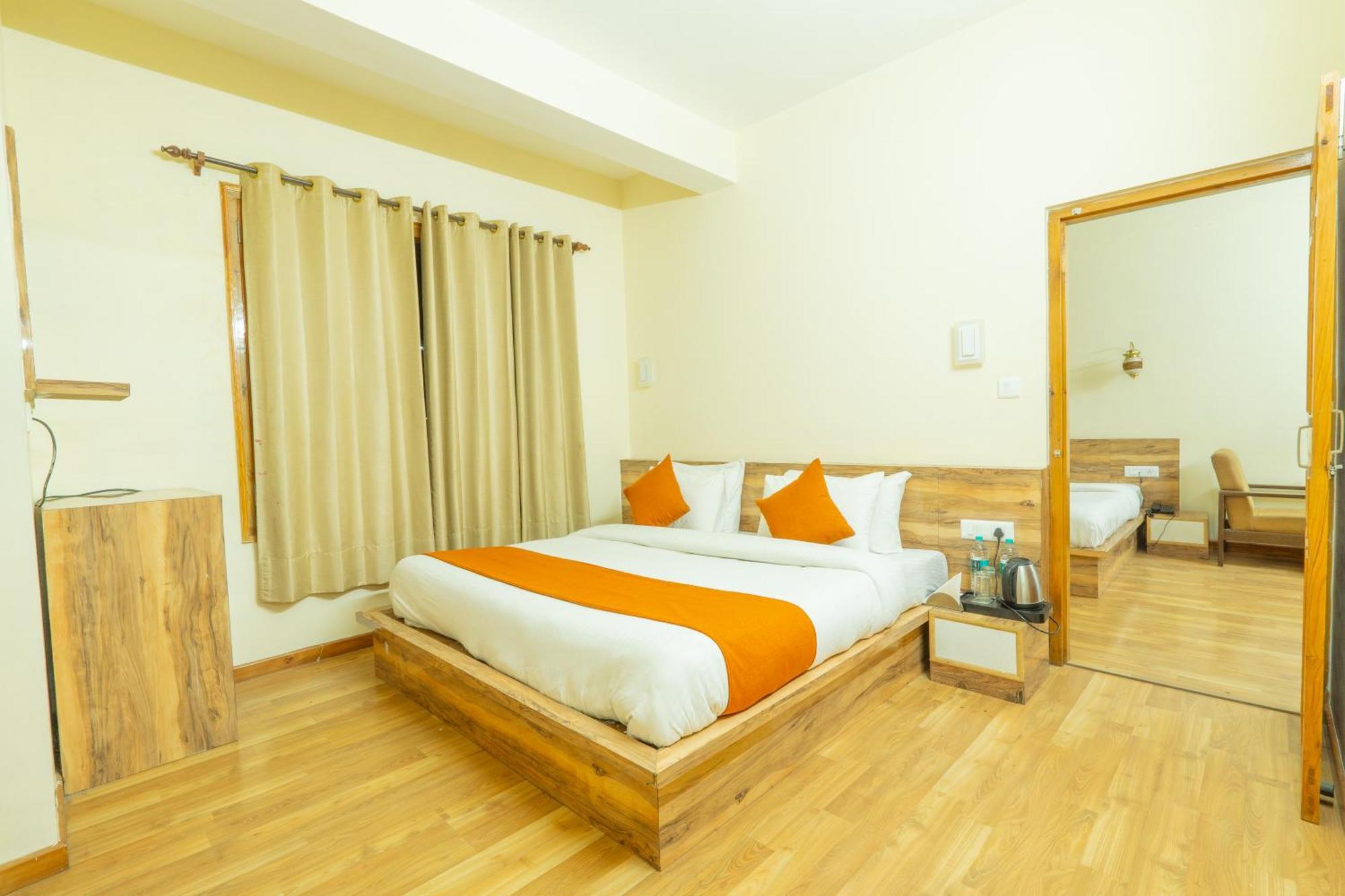Hotel Rising Star Near To Mall Road #Budgetfriendly #Bigrooms #Garden #Bonfire #Parking #Forestview #Mountainview Manāli Exteriör bild