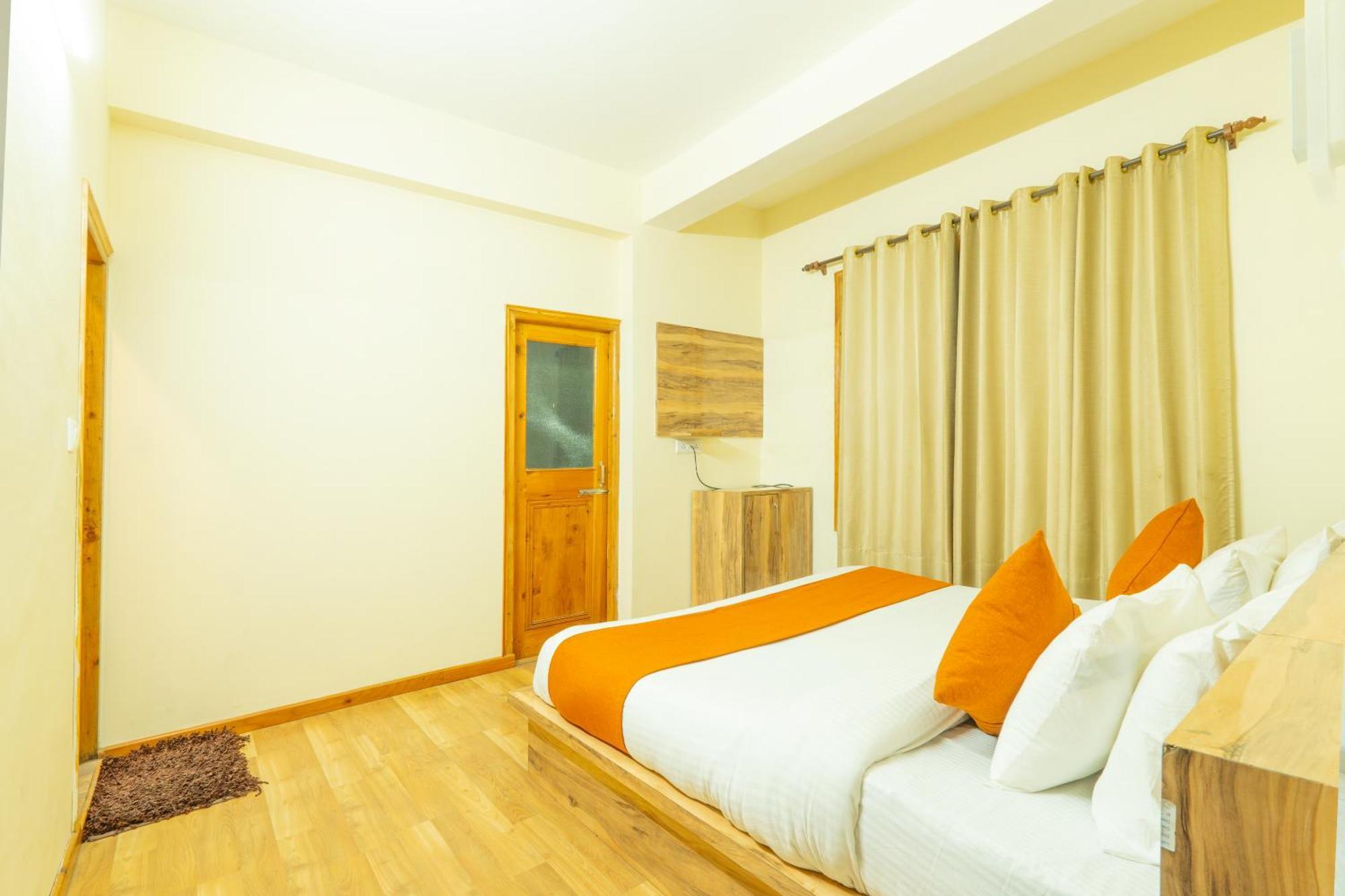 Hotel Rising Star Near To Mall Road #Budgetfriendly #Bigrooms #Garden #Bonfire #Parking #Forestview #Mountainview Manāli Exteriör bild