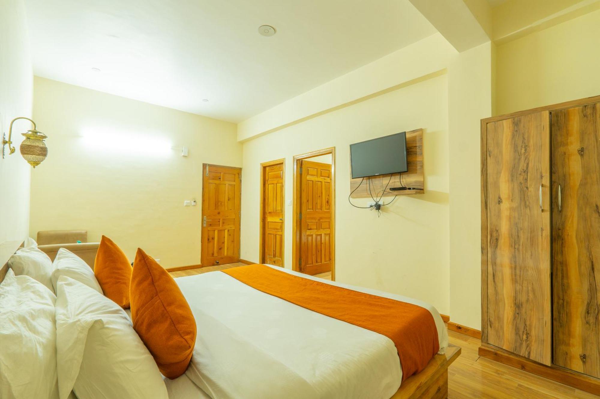 Hotel Rising Star Near To Mall Road #Budgetfriendly #Bigrooms #Garden #Bonfire #Parking #Forestview #Mountainview Manāli Exteriör bild